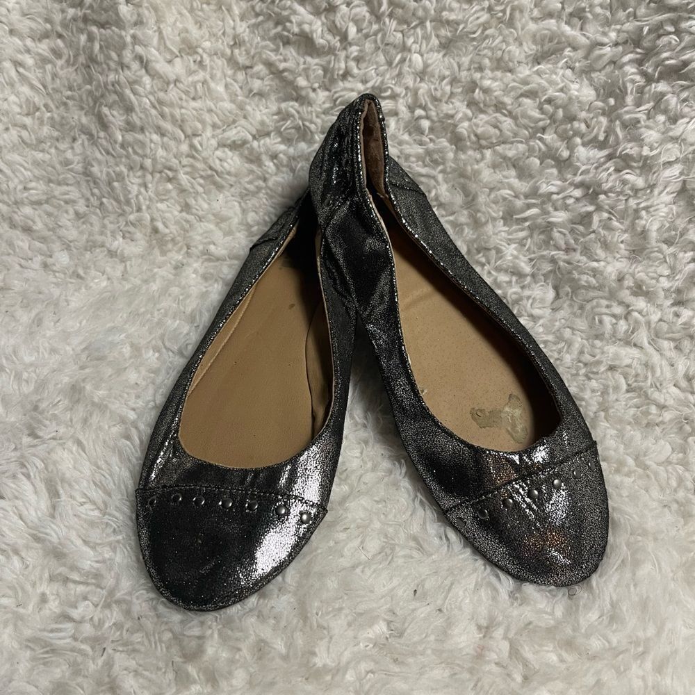 Lei Synthetic leather metallic silver slip on flats studs accents size 11.